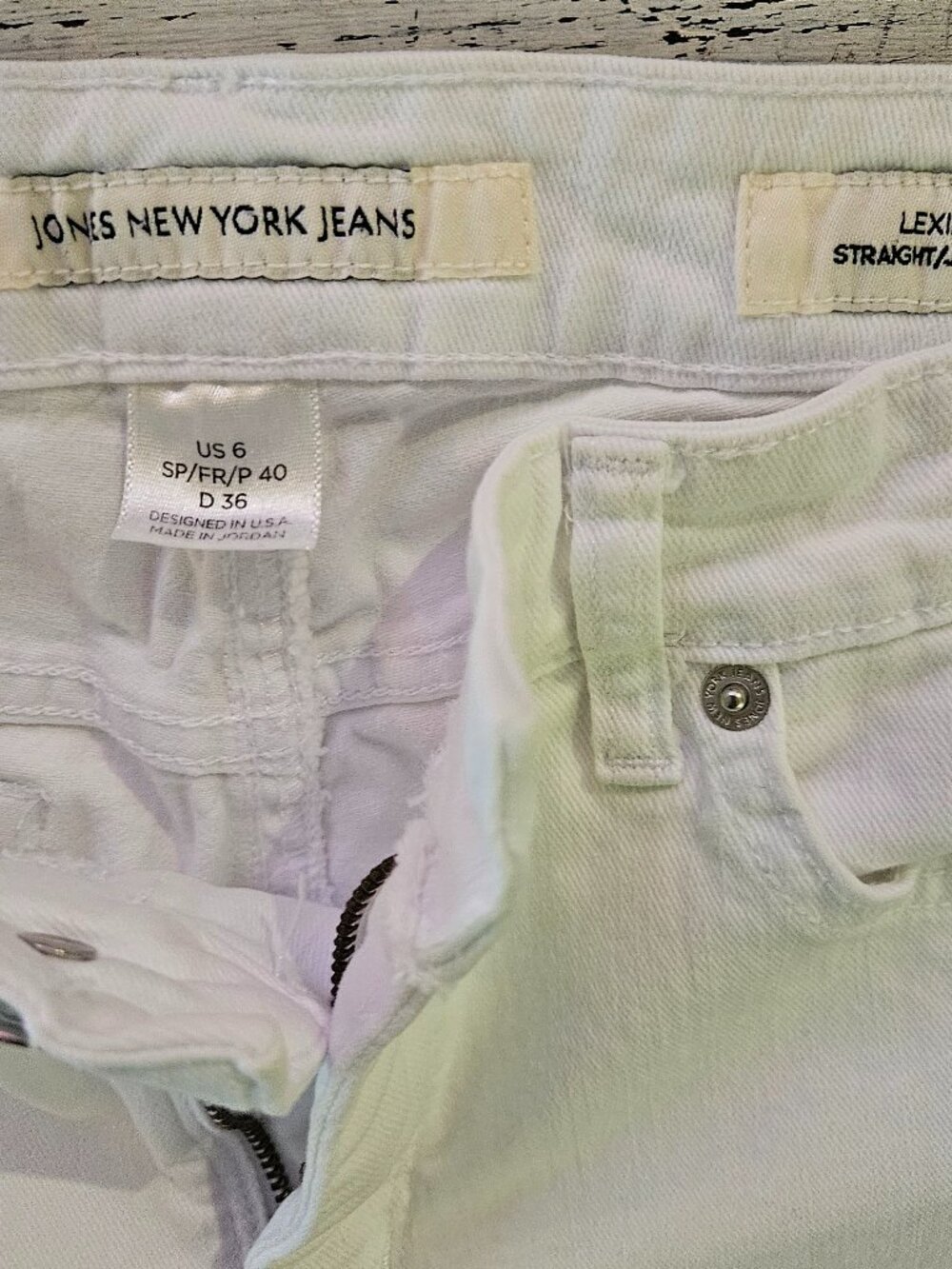 Jones New York Ladies White Jeans Size 6 Used Good condition